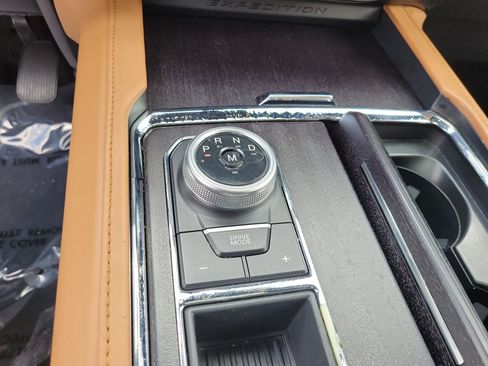 Used 2023 Ford Expedition Max Platinum RWD image 27
