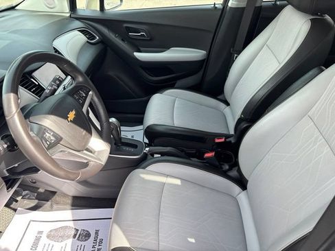 Used 2021 Chevrolet Trax LT w/ Driver Confidence Package AWD/4WD image 11