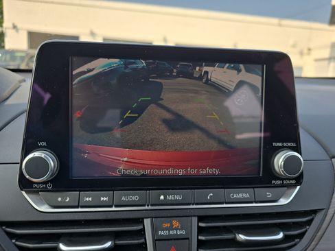 Used 2025 Nissan Altima 2.5 SV FWD image 31