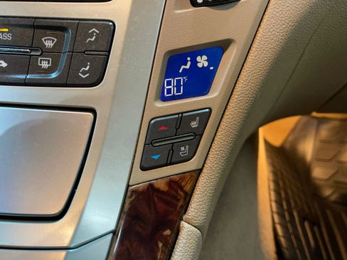 Used 2011 Cadillac CTS Premium image 41