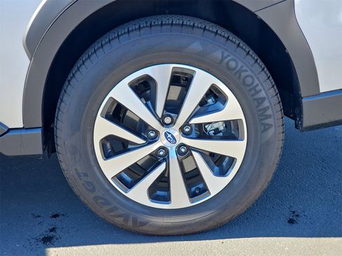 Certified 2025 Subaru Outback Premium image 10