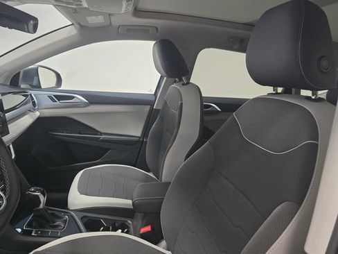 New 2026 Volkswagen Taos SE FWD image 21