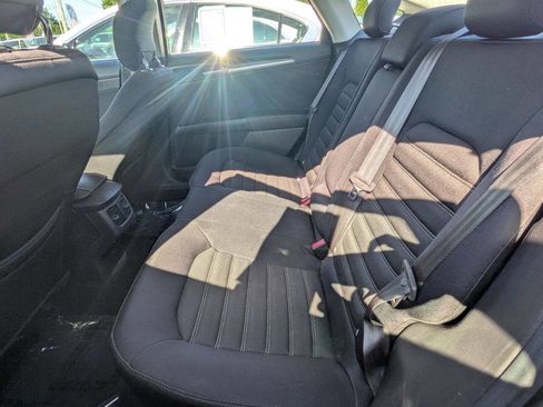 Used 2013 Ford Fusion SE image 10