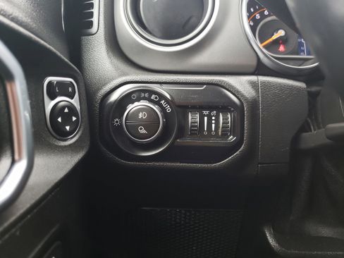 Used 2021 Jeep Gladiator Sport image 34