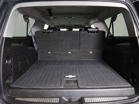 Used 2018 Chevrolet Suburban LT w/ Luxury Package RWD image 18
