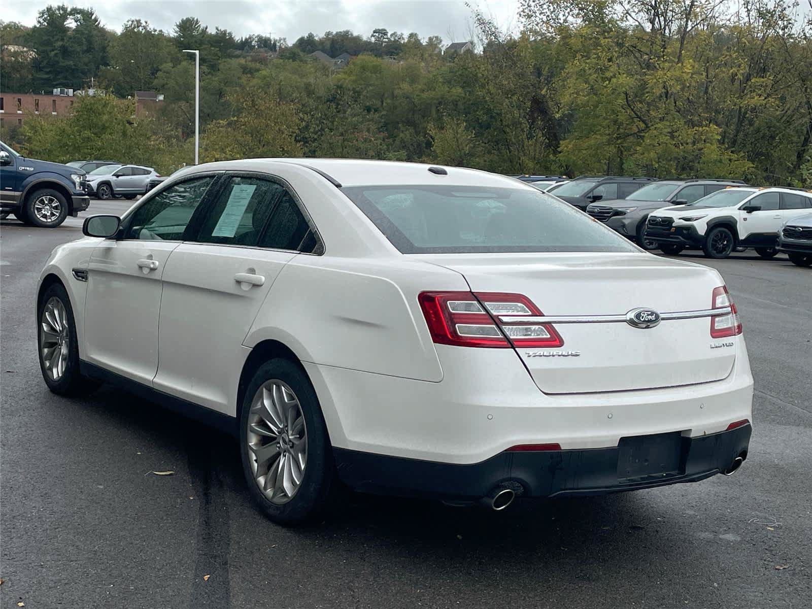 Used 2019 Ford Taurus Limited FWD image 3