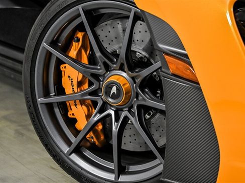Used 2019 McLaren Senna RWD image 3