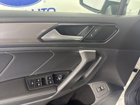 Used 2024 Volkswagen Tiguan SE FWD image 15