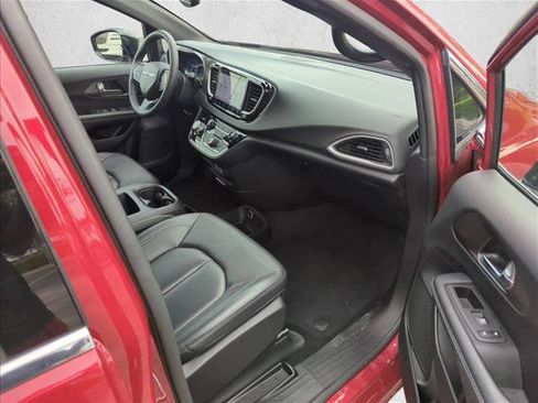 Used 2025 Chrysler Pacifica Select FWD image 23