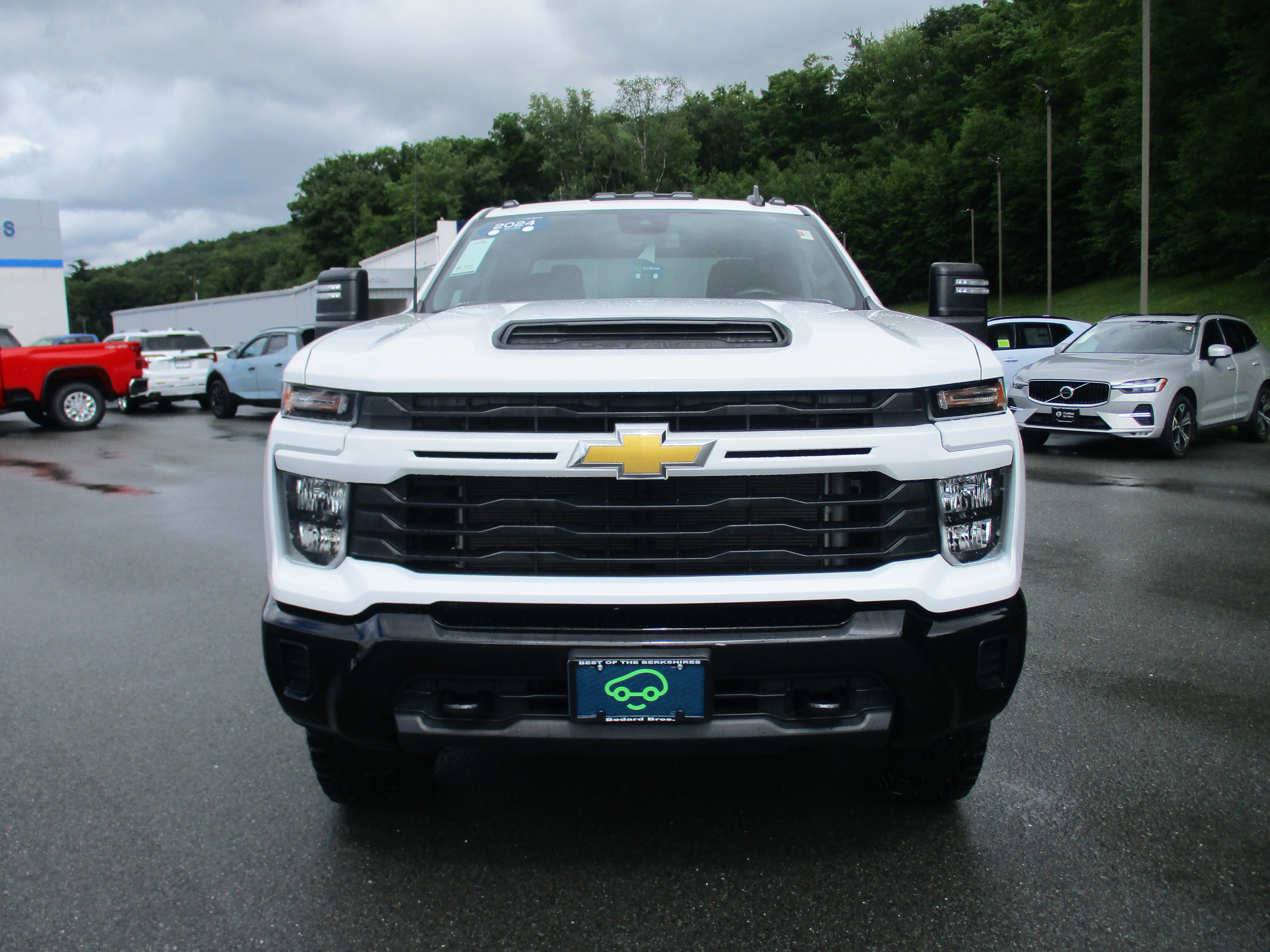 Used 2024 Chevrolet Silverado 2500 Custom w/ Custom Value Package AWD/4WD image 2