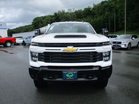 Used 2024 Chevrolet Silverado 2500 Custom w/ Custom Value Package AWD/4WD image 2