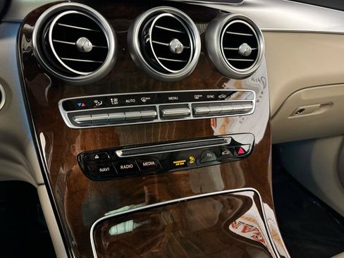 Used 2018 Mercedes-Benz GLC 300 4MATIC image 25