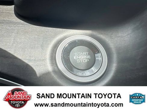 Used 2023 Jeep Grand Cherokee L Limited w/ Luxury Tech Group II AWD/4WD image 17