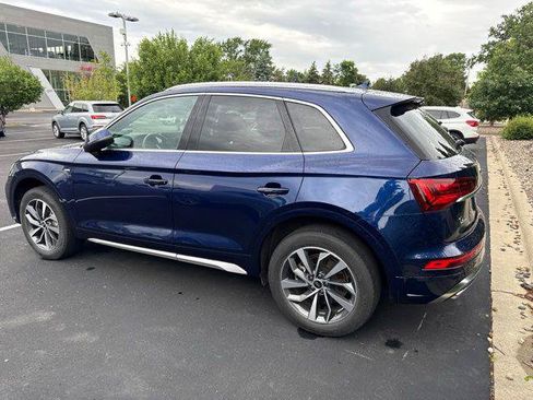 Used 2023 Audi Q5 2.0T Premium w/ Convenience Package AWD/4WD image 3