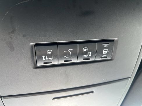 Used 2019 Dodge Grand Caravan SXT FWD image 10