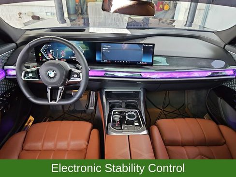 Used 2026 BMW 760i xDrive w/ Executive Package AWD/4WD image 9