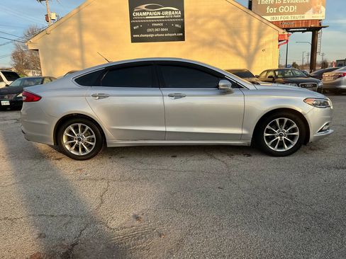 Used 2017 Ford Fusion SE w/ Fusion SE Technology Package image 8