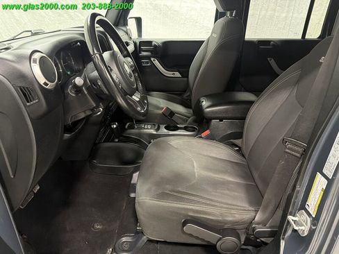 Used 2018 Jeep Wrangler Unlimited Sahara AWD/4WD image 23