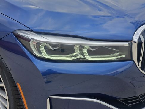 Used 2022 BMW 740i w/ Premium Package image 6