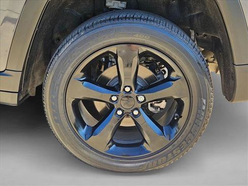 Used 2023 Jeep Grand Cherokee Altitude AWD/4WD image 24