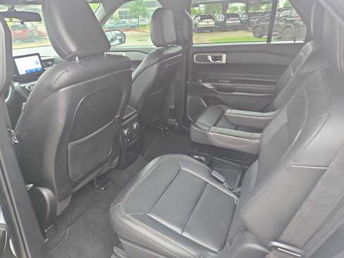 Used 2020 Ford Explorer XLT w/ Equipment Group 202A RWD image 9