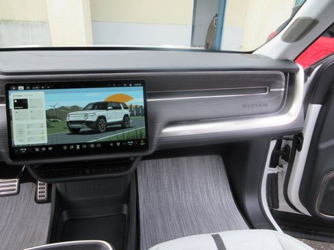 Used 2023 Rivian R1S Launch Edition image 51