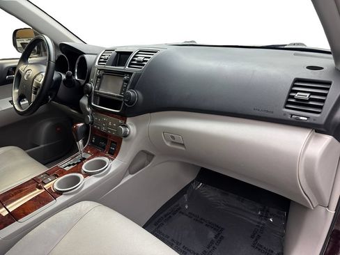 Used 2013 Toyota Highlander Limited AWD/4WD image 57