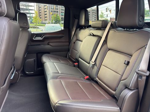 Used 2024 GMC Sierra 1500 Denali w/ Technology Package AWD/4WD image 13