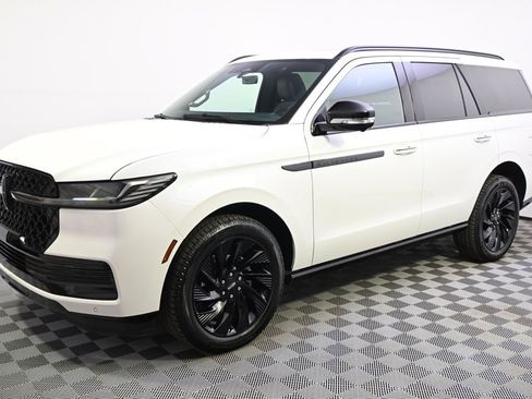 New 2026 Lincoln Navigator Reserve w/ Jet Appearance Package AWD/4WD image 2