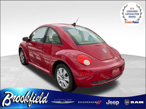 Used 2010 Volkswagen Beetle Coupe image 6
