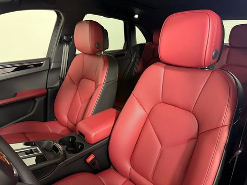 Certified 2026 Porsche Macan AWD/4WD image 5