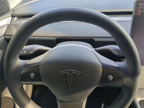 Used 2023 Tesla Model Y Long Range image 27