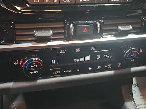 Used 2025 Nissan Pathfinder SV w/ SV Premium Package image 23