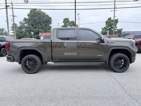 Used 2023 GMC Sierra 1500 AT4 w/ AT4 Premium Package AWD/4WD image 4