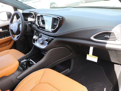 New 2023 Chrysler Pacifica Pinnacle image 47