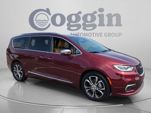 Used 2022 Chrysler Pacifica Pinnacle FWD image 7