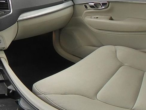 Used 2016 Volvo XC90 T6 Momentum w/ Vision Package image 22