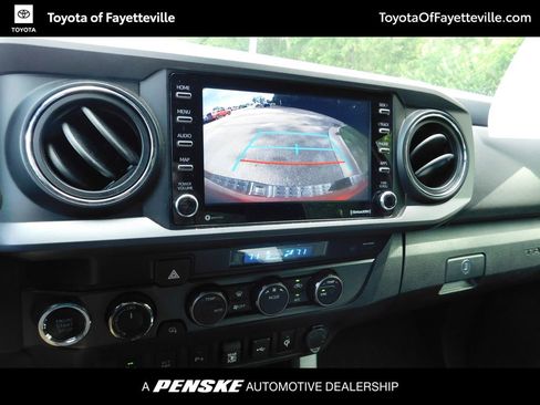 Used 2021 Toyota Tacoma TRD Sport w/ Technology Package AWD/4WD image 10