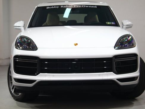 Used 2022 Porsche Cayenne Turbo image 3
