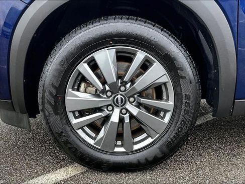 Certified 2024 Nissan Pathfinder SV image 7