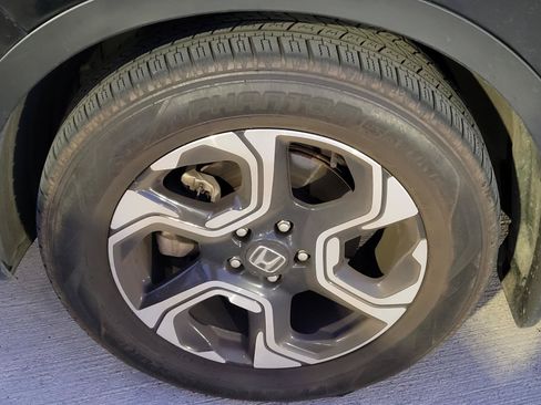 Used 2018 Honda CR-V Touring image 2