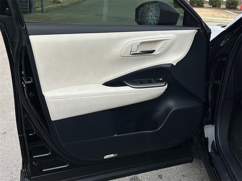 Used 2023 Toyota Crown XLE image 31