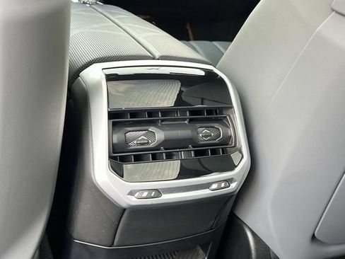 Used 2023 BMW i7 xDrive60 AWD/4WD image 21