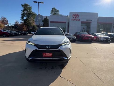 Used 2022 Toyota Venza XLE image 9