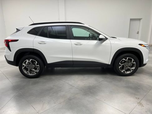 Used 2025 Chevrolet Trax LT FWD image 10
