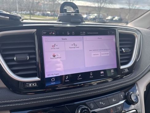 Used 2022 Chrysler Pacifica Touring-L image 22