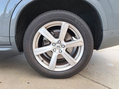 Used 2022 Volvo XC90 T5 Momentum image 7