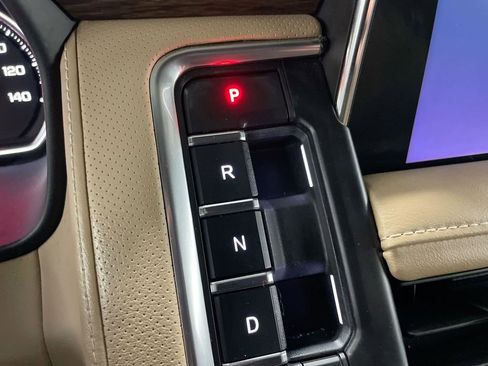 Used 2021 Chevrolet Tahoe Premier w/ Premium Package image 15