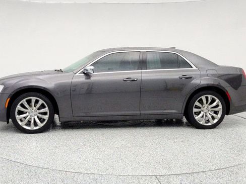 Used 2021 Chrysler 300 Touring w/ Chrome Appearance Package image 8