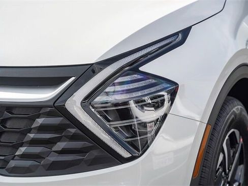 Certified 2025 Kia Sportage LX image 4